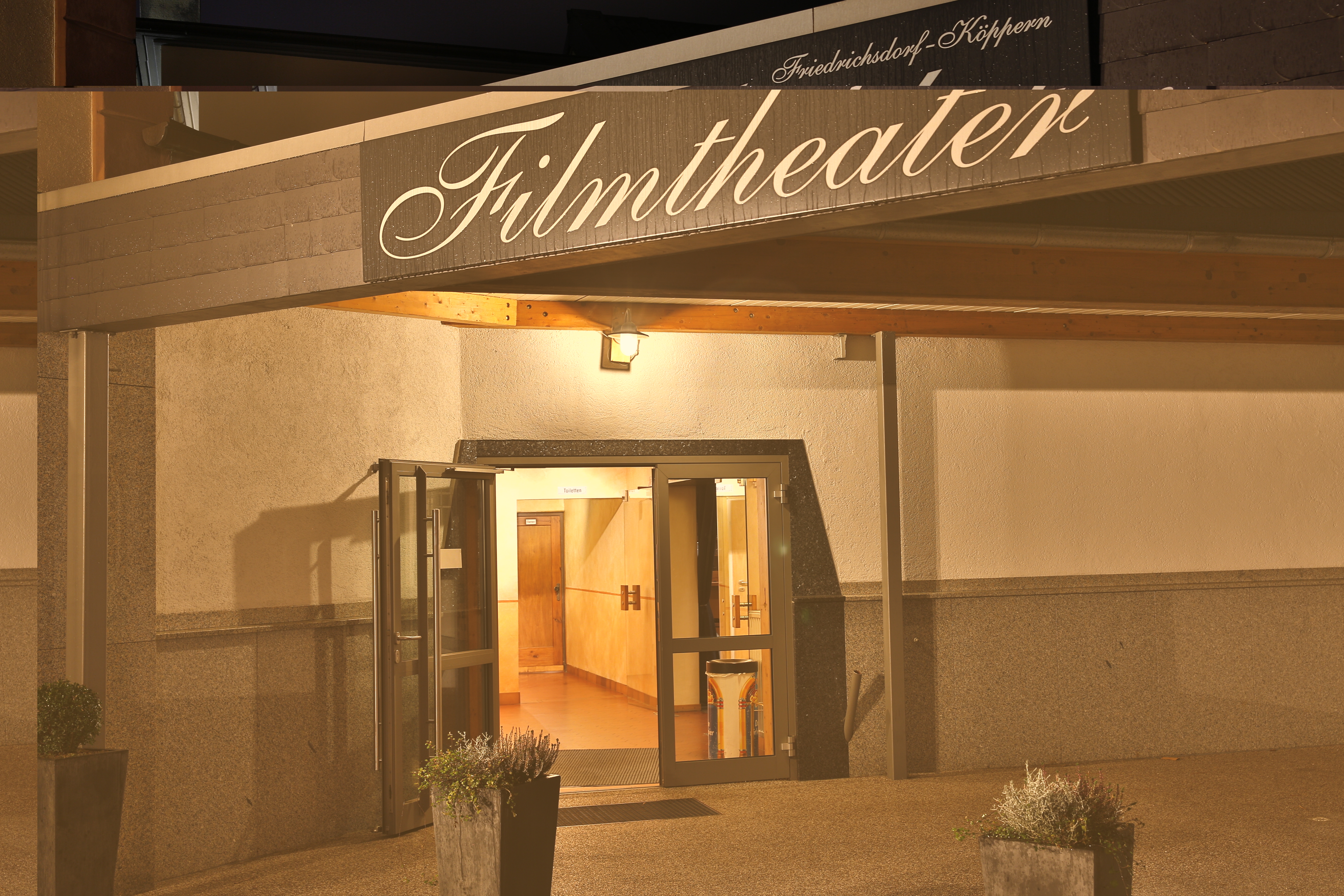 Eingang des Filmtheaters Friedrichsdorf